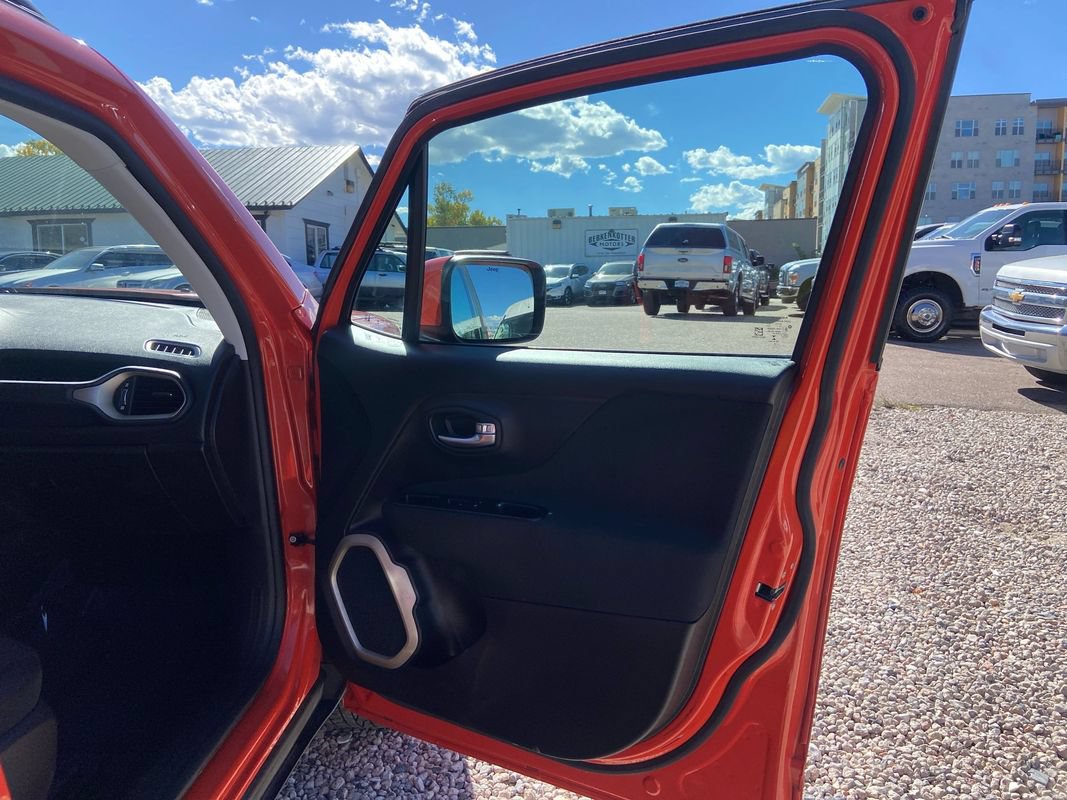 Used 2016 Jeep Renegade Latitude w/ Popular Equipment Group AWD/4WD image 28