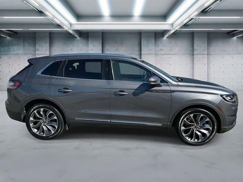 Used 2022 Lincoln Nautilus Reserve image 3