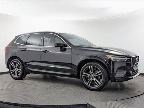 Used 2019 Volvo XC60 T5 Momentum w/ Premium Package FWD image 11