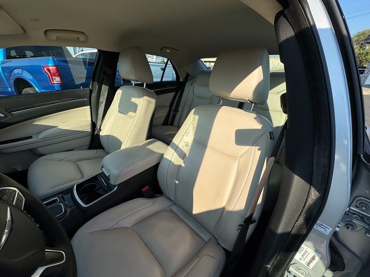 Used 2022 Chrysler 300 Touring L AWD/4WD image 14