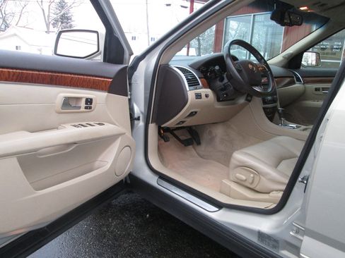 Used 2009 Cadillac SRX AWD w/ Third Row Seating Package image 25