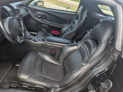 Used 2002 Chevrolet Corvette Convertible w/ Preferred Equipment Group2 RWD image 7