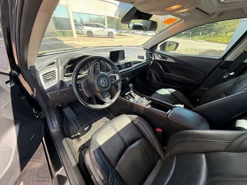 Used 2018 MAZDA MAZDA3 Touring image 4