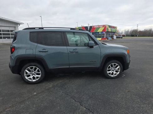 Used 2018 Jeep Renegade Latitude w/ Popular Equipment Group image 6