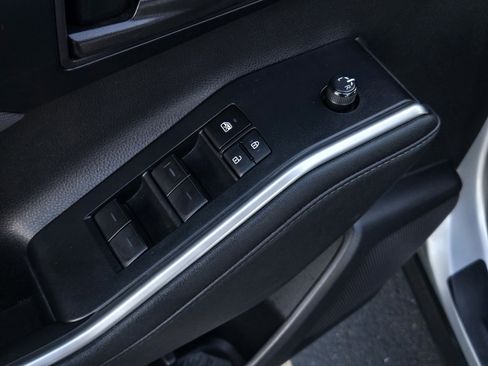 Used 2024 Toyota Highlander LE image 10