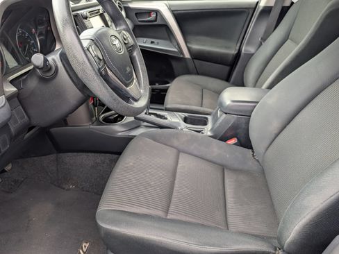 Used 2018 Toyota RAV4 LE FWD image 7