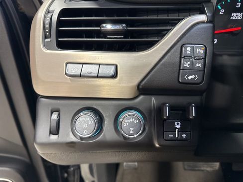 Used 2017 GMC Yukon Denali image 16