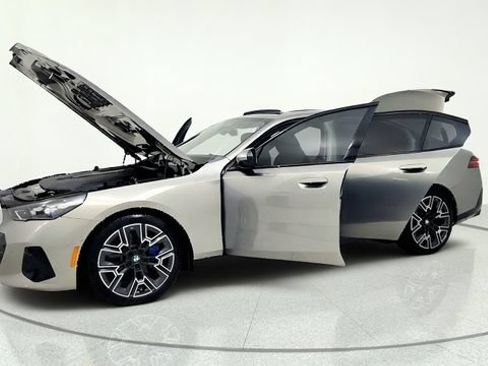 Used 2026 BMW i5 eDrive40 w/ M Sport Package RWD image 14