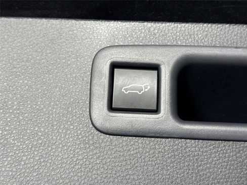 Certified 2024 Toyota Highlander LE image 37