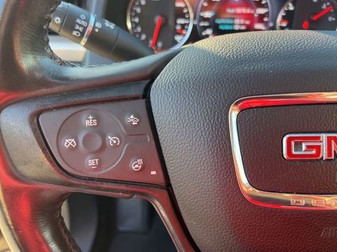 Used 2019 GMC Acadia Denali w/ Technology Package FWD image 18