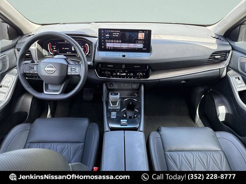 Used 2025 Nissan Rogue Platinum w/ Tech Package image 25