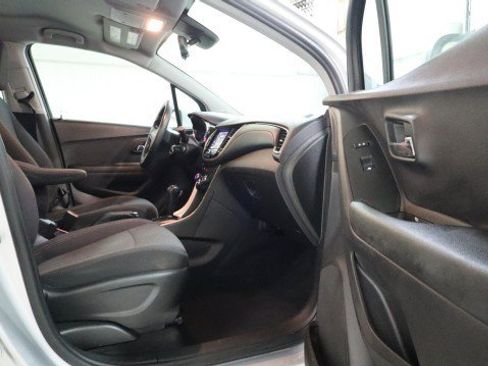 Used 2020 Chevrolet Trax LS FWD image 10
