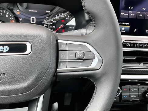 New 2026 Jeep Compass Latitude image 19