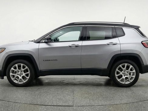 Used 2025 Jeep Compass Limited AWD/4WD image 4
