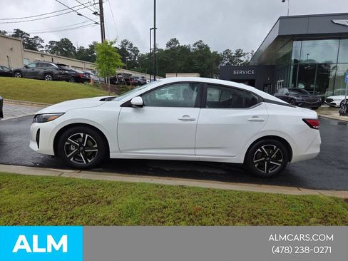 Used 2024 Nissan Sentra SV FWD image 2