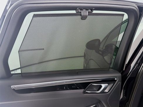 Certified 2025 Porsche Macan image 21