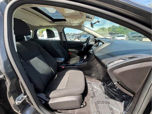 Used 2017 Ford Focus SEL FWD image 31
