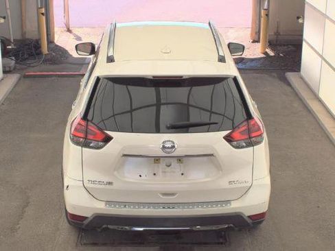 Used 2018 Nissan Rogue SV w/ Premium Package AWD/4WD image 7