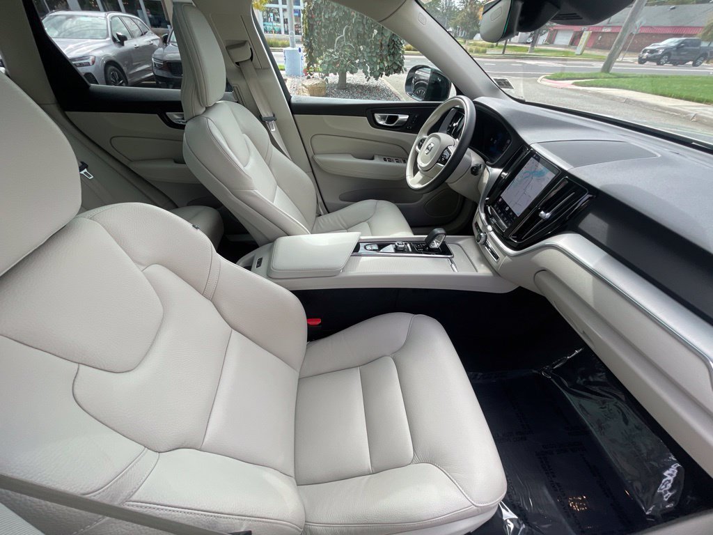 Certified 2024 Volvo XC60 B5 Core w/ Climate Package AWD/4WD image 16