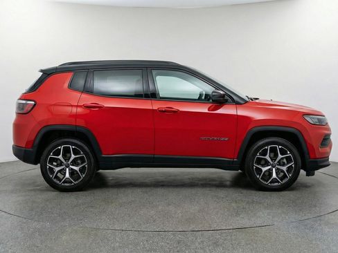 Used 2025 Jeep Compass Limited image 11