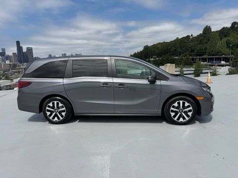 Used 2025 Honda Odyssey EX-L image 2