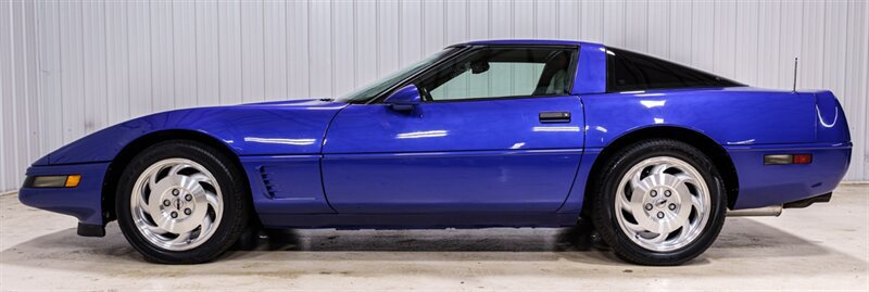 Used 1995 Chevrolet Corvette Coupe RWD image 2