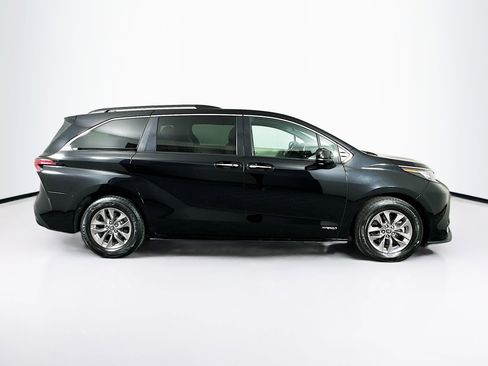 Used 2021 Toyota Sienna XLE w/ XLE Plus Package image 10