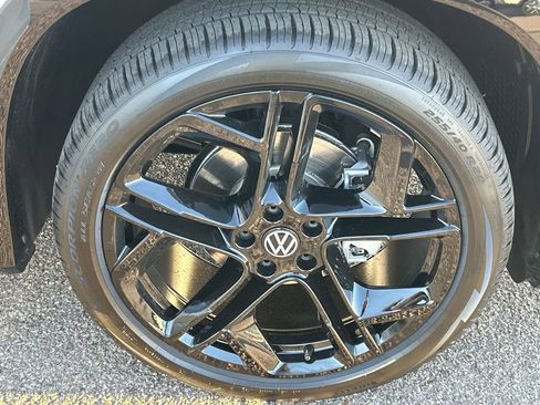 New 2026 Volkswagen Tiguan SE R-Line FWD image 6