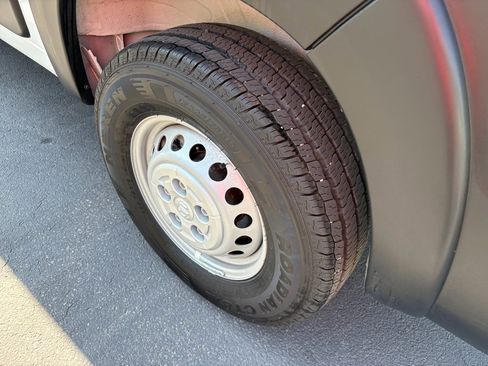 Used 2025 RAM ProMaster 2500 w/ Convenience Group image 28