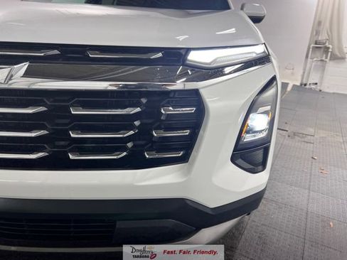 Used 2025 Chevrolet Equinox LT FWD image 11