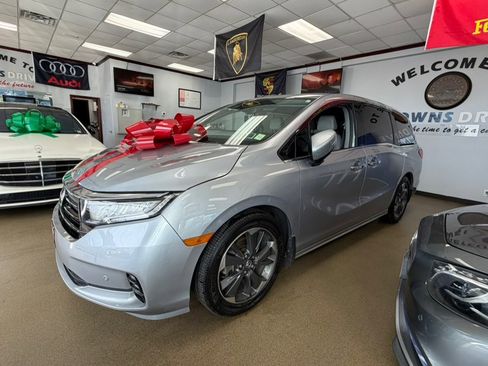 Used 2022 Honda Odyssey Elite image 2