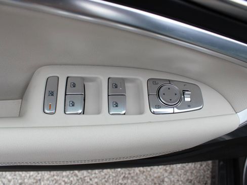 Used 2025 Genesis G70 2.5T RWD image 12