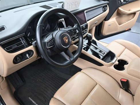 Used 2022 Porsche Macan image 14