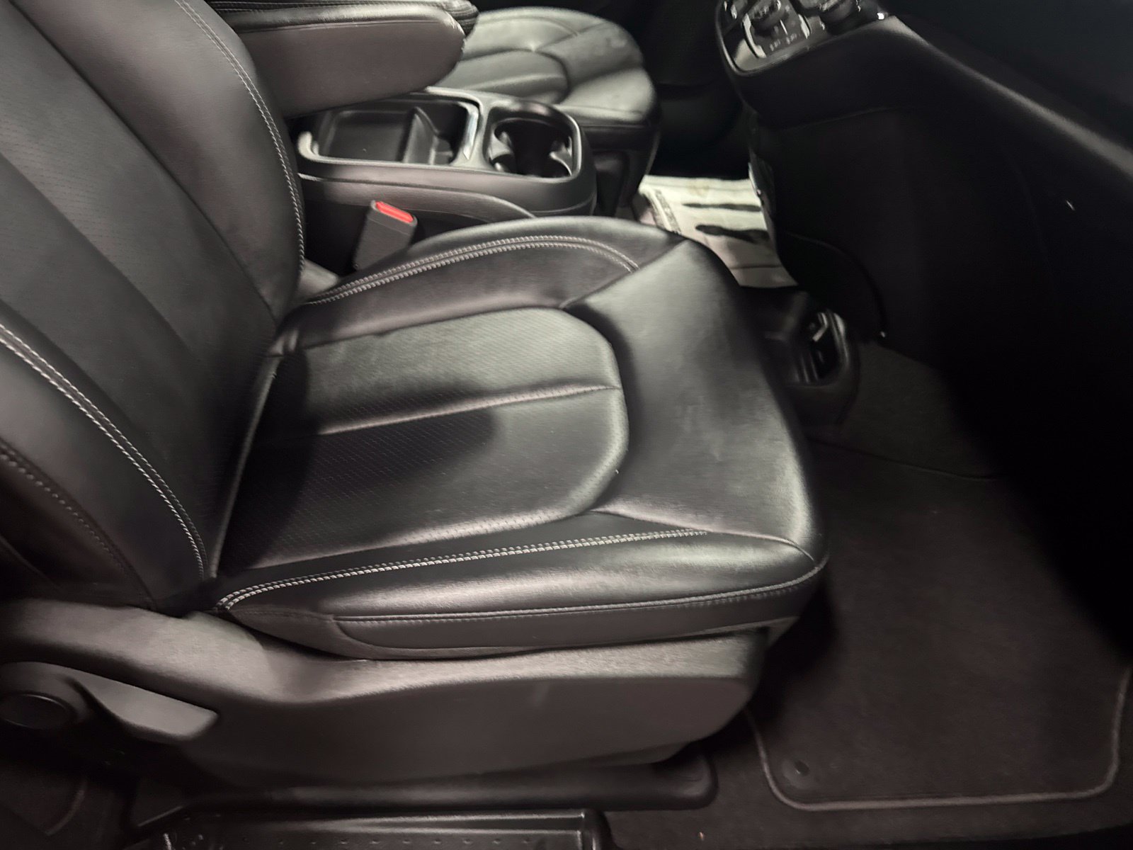 Used 2027 Chrysler Pacifica Select FWD image 11