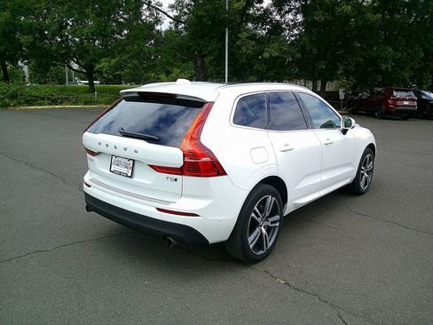 Used 2019 Volvo XC60 T5 Momentum w/ Premium Package AWD/4WD image 5