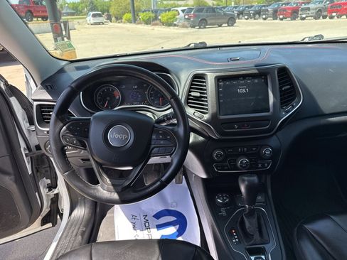 Used 2020 Jeep Cherokee Trailhawk w/ Cold Weather Group AWD/4WD image 23