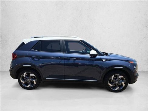 Used 2025 Hyundai Venue Limited FWD image 4