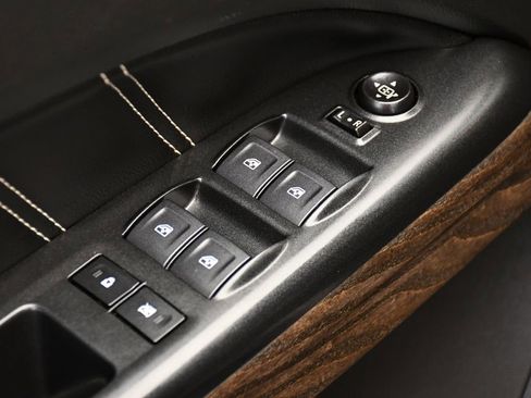 Used 2022 GMC Canyon Denali w/ Denali Black Edition Package image 31