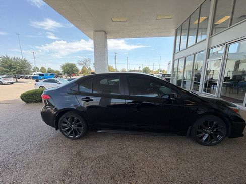 Used 2025 Toyota Corolla SE FWD image 4