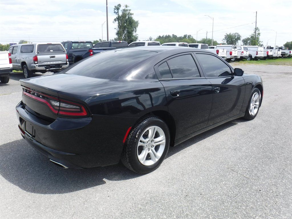 Used 2017 Dodge Charger SE RWD image 2