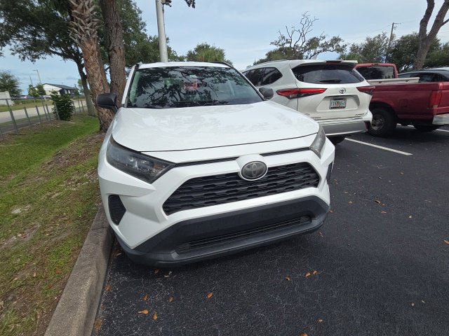 Used 2019 Toyota RAV4 LE FWD image 2