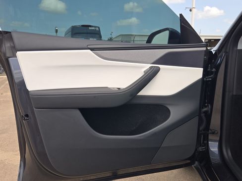 Used 2026 Tesla Model Y 2WD image 12