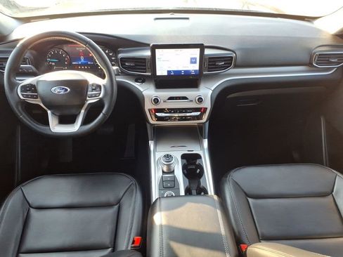 Used 2023 Ford Explorer XLT w/ Equipment Group 202A AWD/4WD image 9