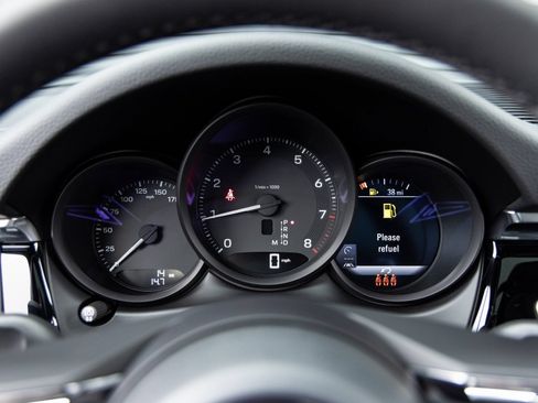 Certified 2026 Porsche Macan AWD/4WD image 13