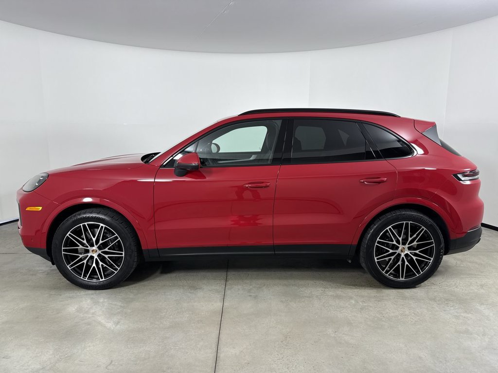 Certified 2025 Porsche Cayenne AWD/4WD image 2