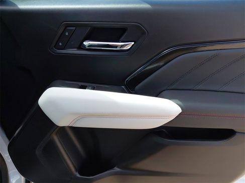 New 2025 GMC Canyon AT4 w/ AT4X Package image 18