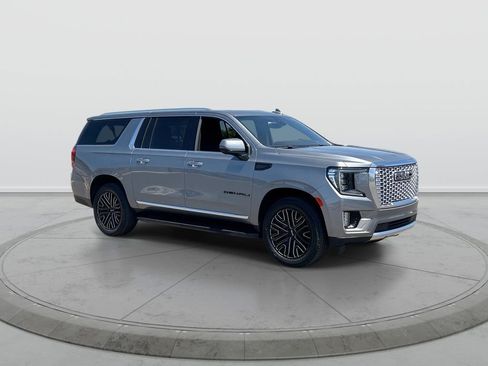 Used 2021 GMC Yukon XL Denali AWD/4WD image 2