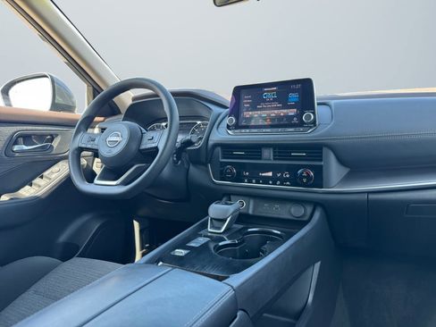 Used 2023 Nissan Rogue SV image 14