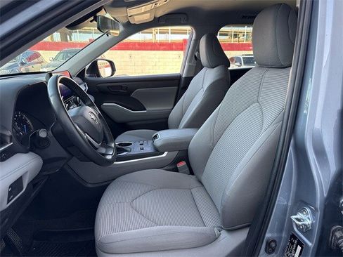 Used 2023 Toyota Highlander LE image 26