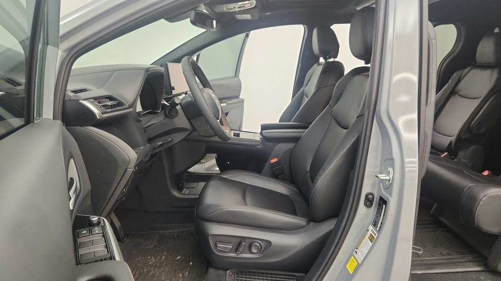 Used 2026 Toyota Sienna XLE Woodland Edition AWD/4WD image 26